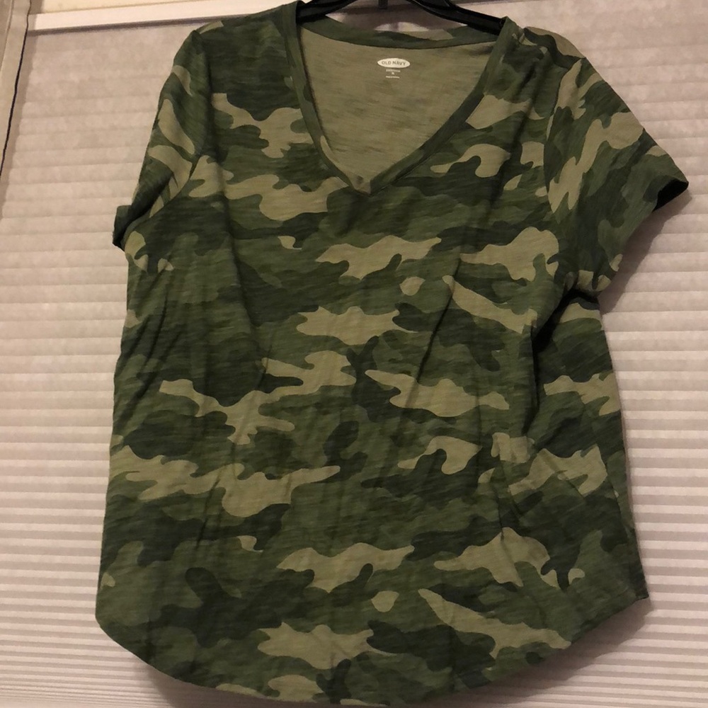Old navy t shirt